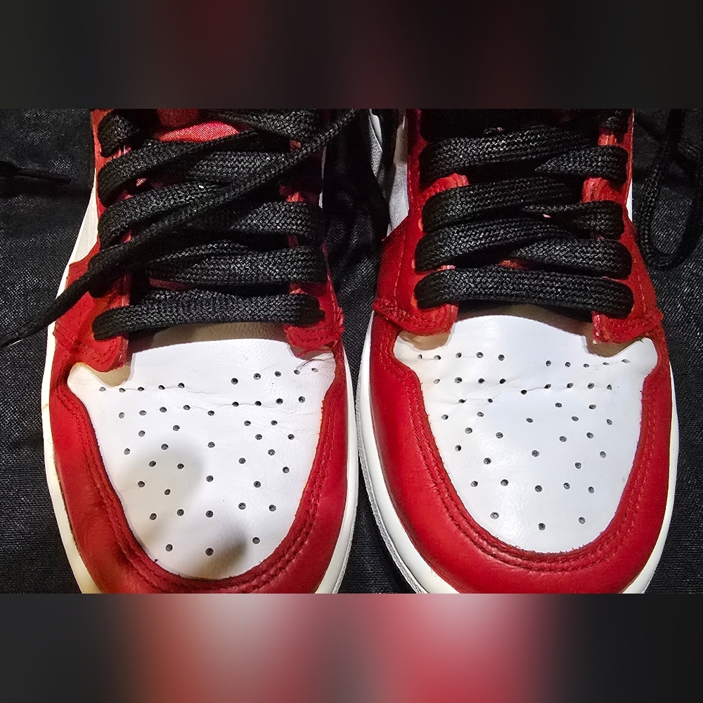 Jordan 1 Retro High Sain Snake Chicago (Women's Size 6.5) - Picture 6 of 11